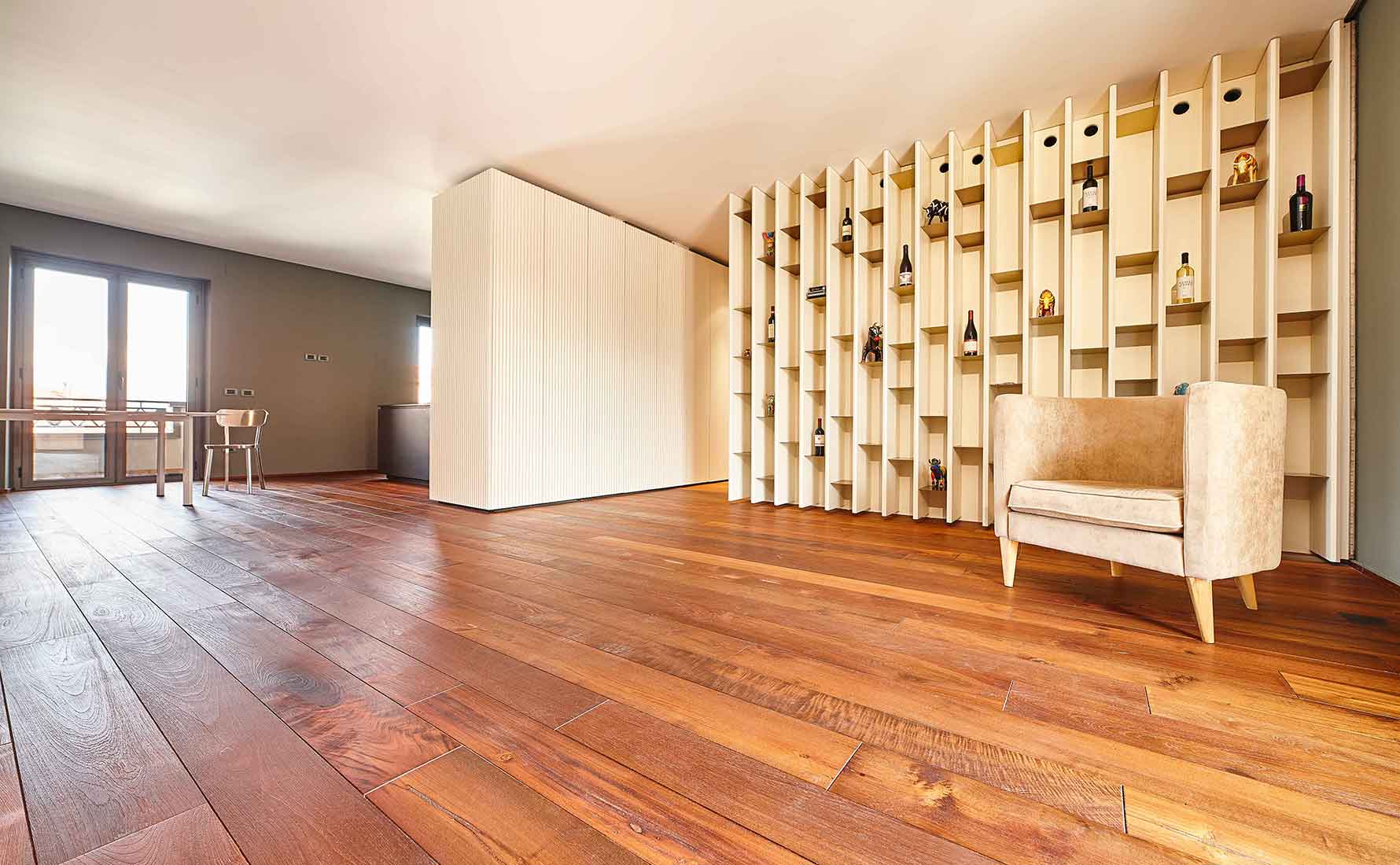 Salone con parquet teak 2 strati collezione Classica